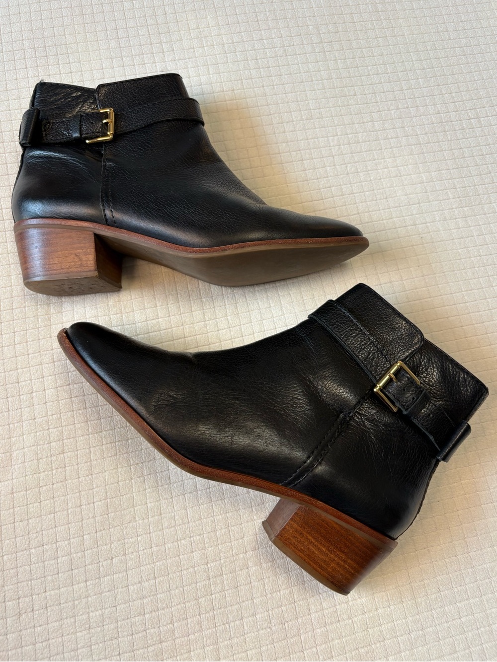 Kate Spade black leather bow accent ankle boots - Picture 5 of 14